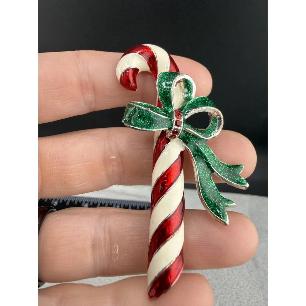 Vintage Brooch Lot Candy Cane Bear Butterfly Fish Bird Basket Christmas‎ Tree